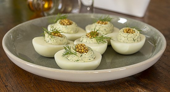Gefüllte Eier mit Senfkaviar