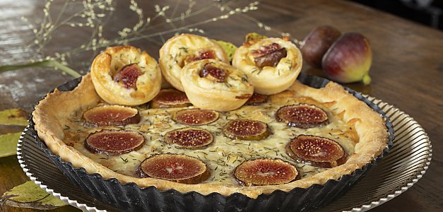 Quark-Tartelettes mit Scamorza und Feige